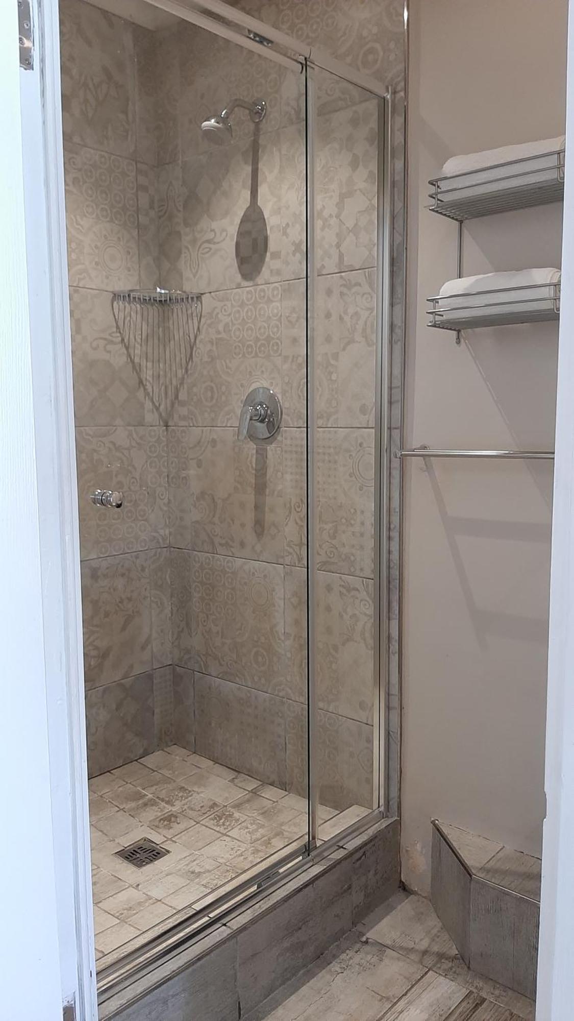 Triple Room Shower